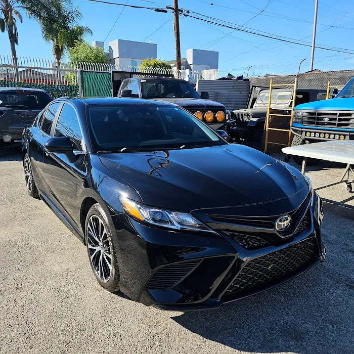 Unique Rent-A-Car Picture 10