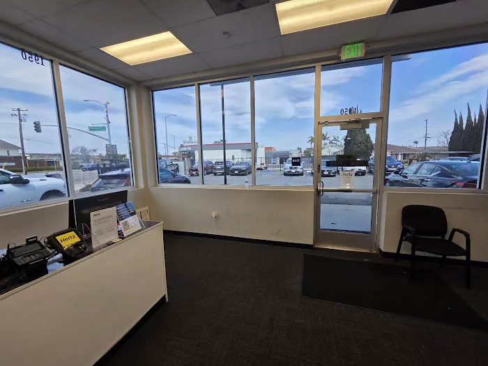 Hertz Truck Rental - Gardena Box Truck Rentals - W Redondo Beach Boulevard Picture 3