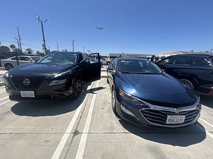 Uber Car Rentals by Hertz Picture 1