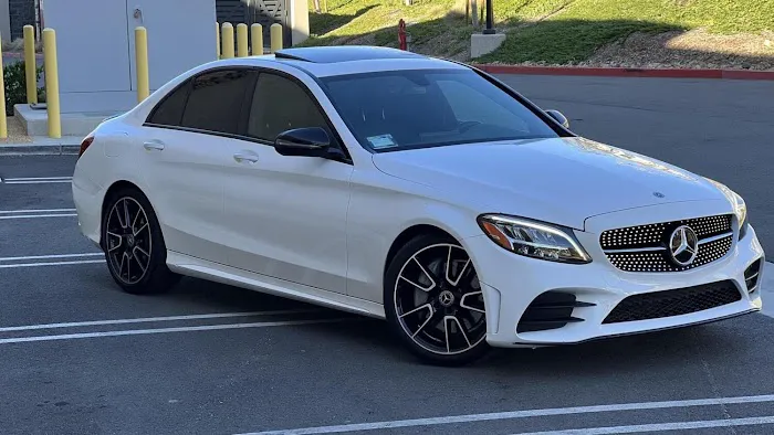 EL8 Luxury Car Rental Picture 5