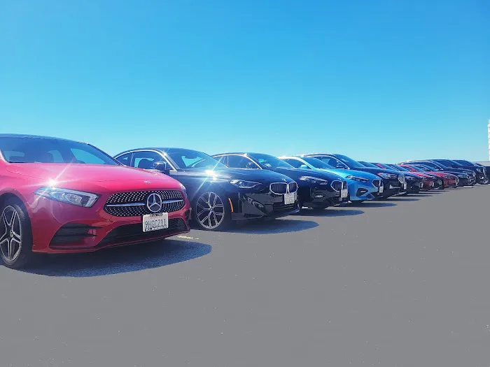 EL8 Luxury Car Rental Picture 9