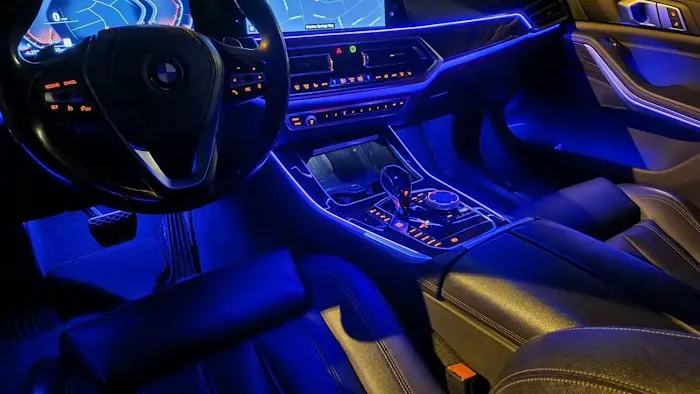 EL8 Luxury Car Rental Picture 8