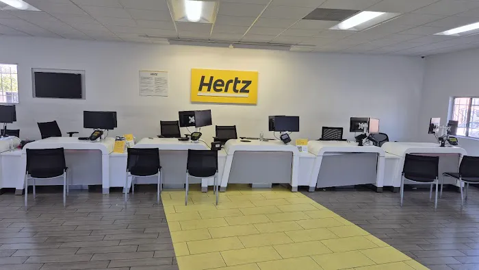 Hertz Car Rental - Los Angeles - Beverlyla Brea Hle Picture 1