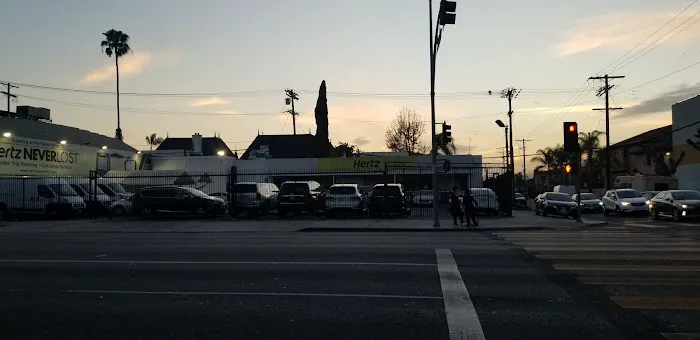 Hertz Car Rental - Los Angeles - Beverlyla Brea Hle Picture 4