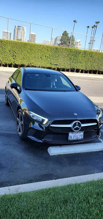 Black & White Car Rental | LAX Picture 2