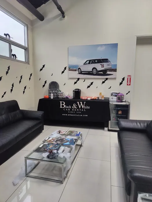 Black & White Car Rental | LAX Picture 4