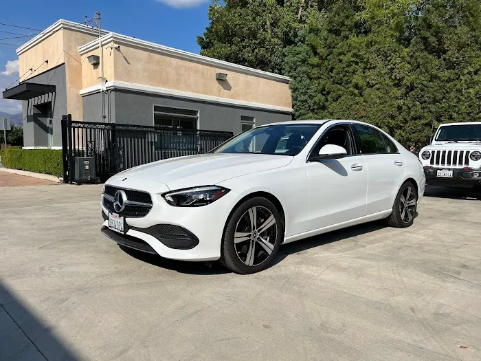 Lux Motor Cars / Green Motion Picture 6