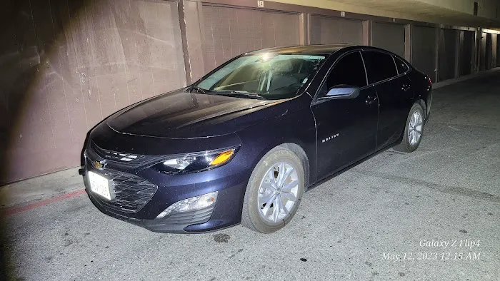 Avis Car Rental Picture 1