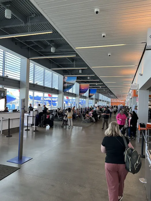 Hertz Car Rental - Long Beach - Long Beach Airport (LGB) Picture 7