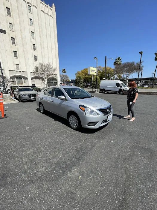 Hertz Car Rental - Glendale - South Brand Boulevard Picture 6