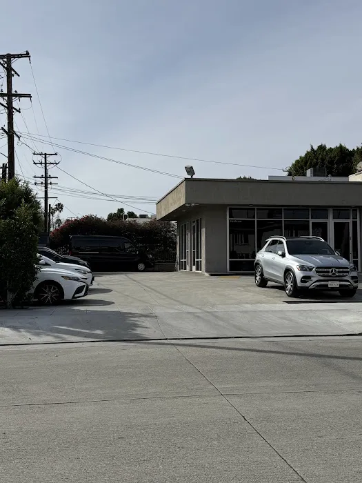 Black and White Car Rental Picture 1