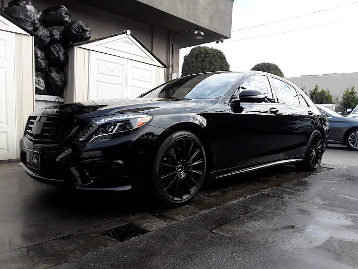 Black and White Car Rental Picture 7
