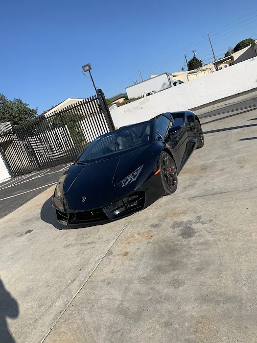 Exclusive Car Rental Picture 1