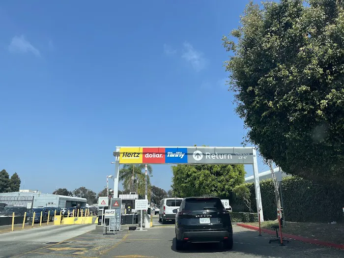 Dollar Car Rental - Dsh Lax Marriott Hotel Picture 4