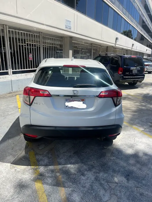 LA OC CAR RENTAL Picture 1