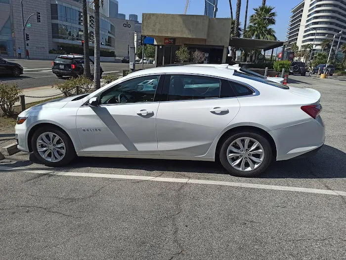 Avis Car Rental Picture 1