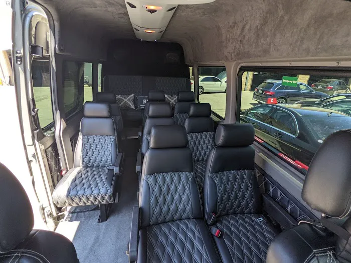 WIHA MotorCars 威漢汽車 (Sprinter Passenger Van Rental) Picture 1