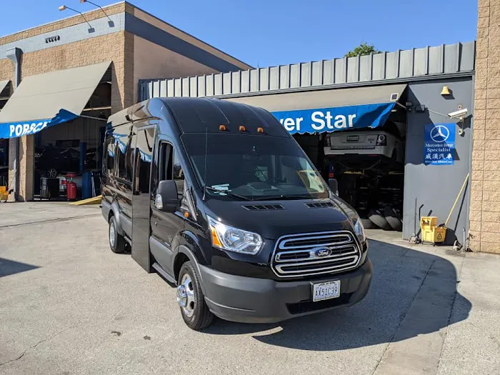 WIHA MotorCars 威漢汽車 (Sprinter Passenger Van Rental) Picture 9