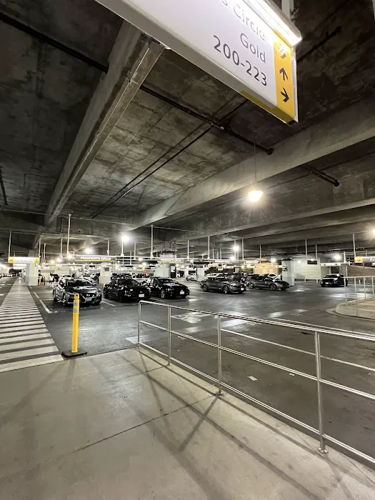 Hertz Car Rental - Burbank - Hollywood Burbank Airport (BUR) Picture 2