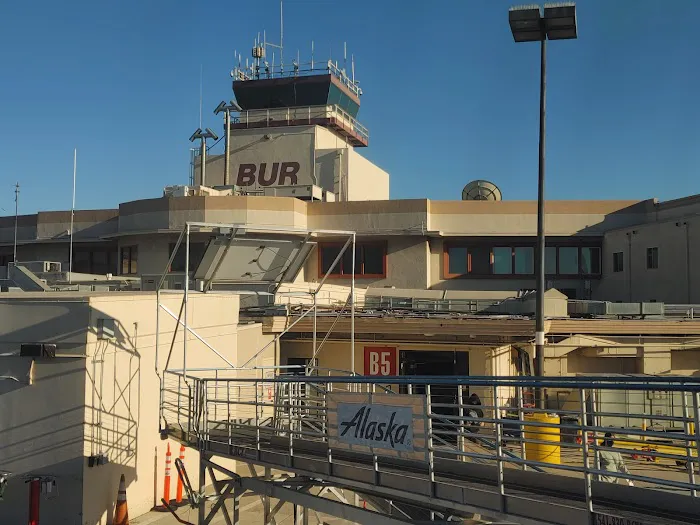 Hertz Car Rental - Burbank - Hollywood Burbank Airport (BUR) Picture 5