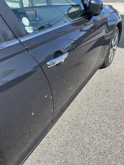 Avis Car Rental Picture 3