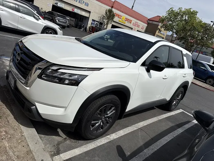 Lee Car Rental Picture 2