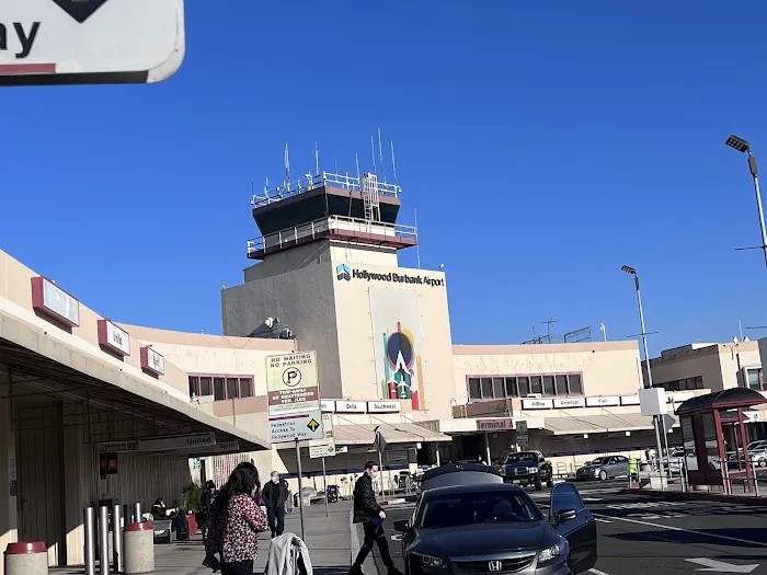 Dollar Car Rental - Burbank - Bob Hope Airport Picture 2