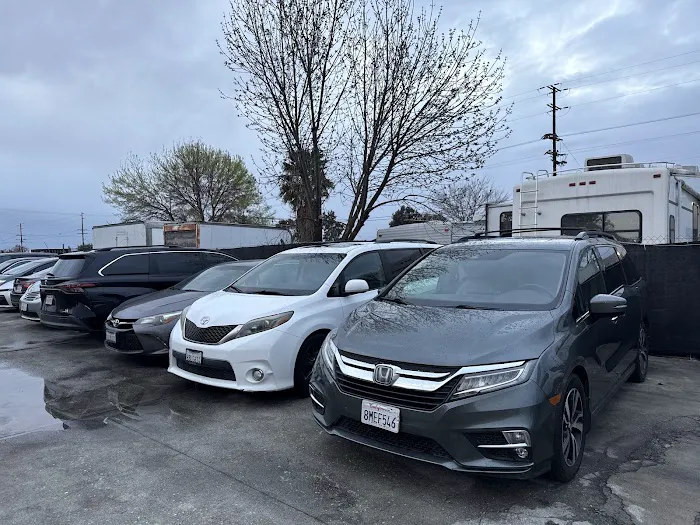Datong 24 hour car rental Picture 2