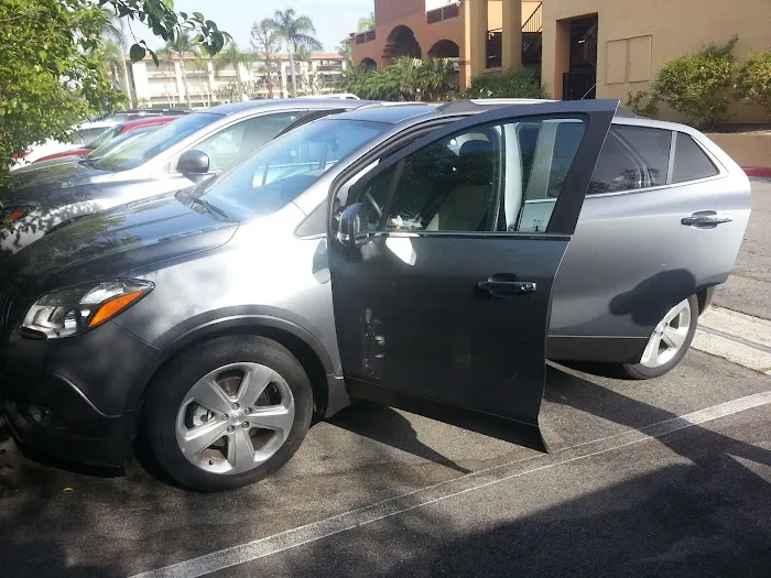 Avis Car Rental Picture 1