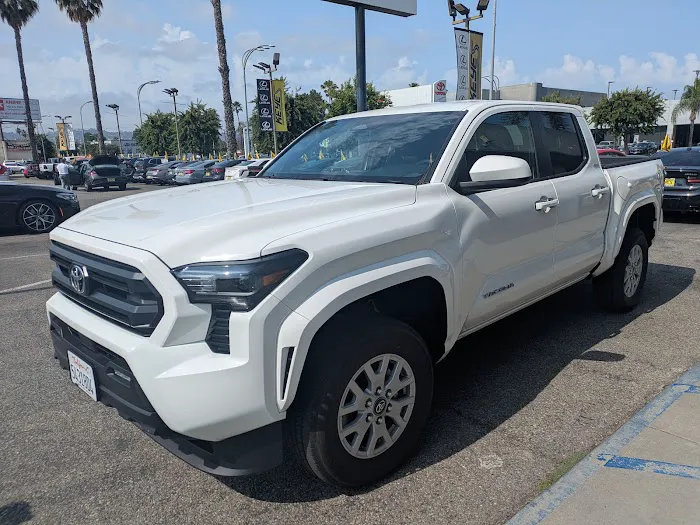 Midway Car Rental Van Nuys Picture 1