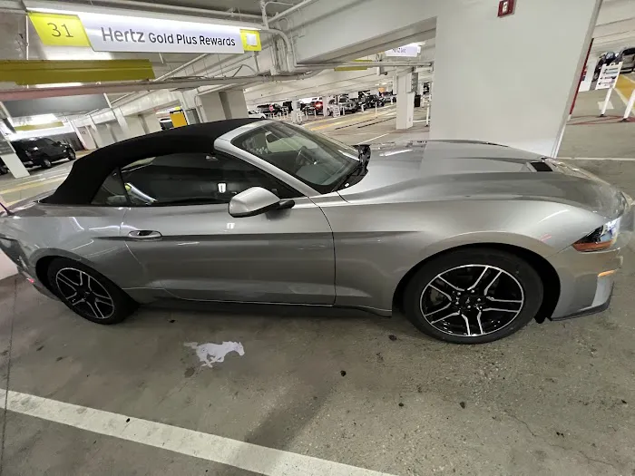 Hertz Car Rental - Santa Ana - John Wayne Airport (SNA) Picture 5