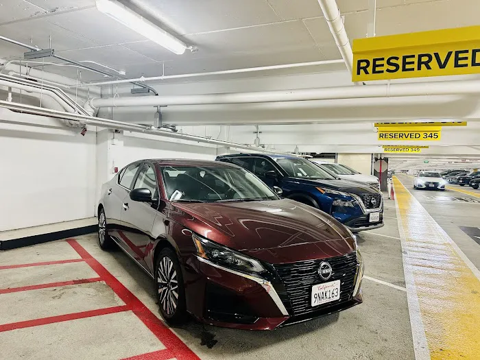 Hertz Car Rental - Santa Ana - John Wayne Airport (SNA) Picture 4