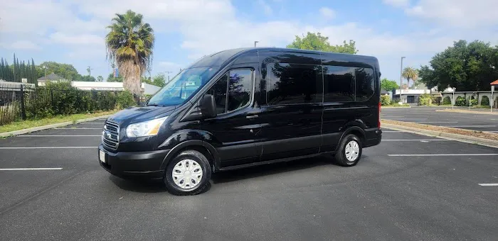 Rent A Car / Van Picture 1