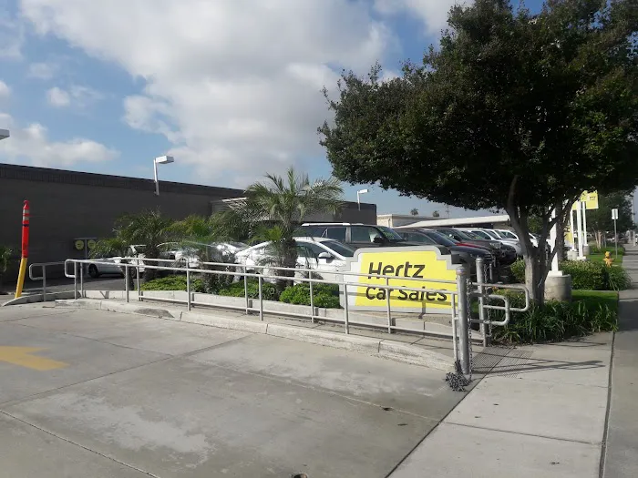 Hertz Car Rental - Riverside - Indiana Avenue Picture 10