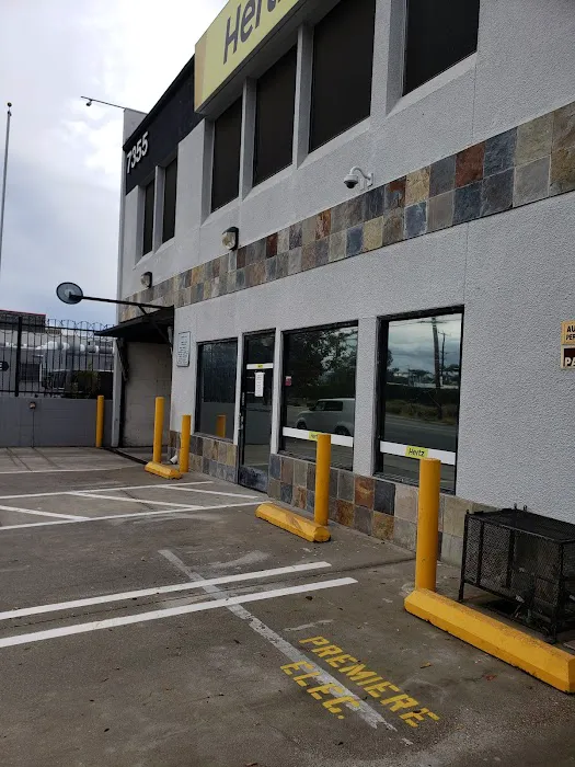 Hertz Car Rental - Canoga Park - Canoga Avenue Picture 4
