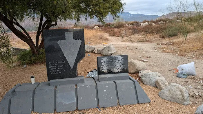 Arrowhead Viewing Spot & Historical Monument Picture 3