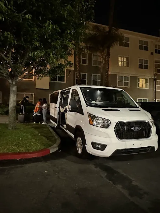 Avis Car Rental Picture 3