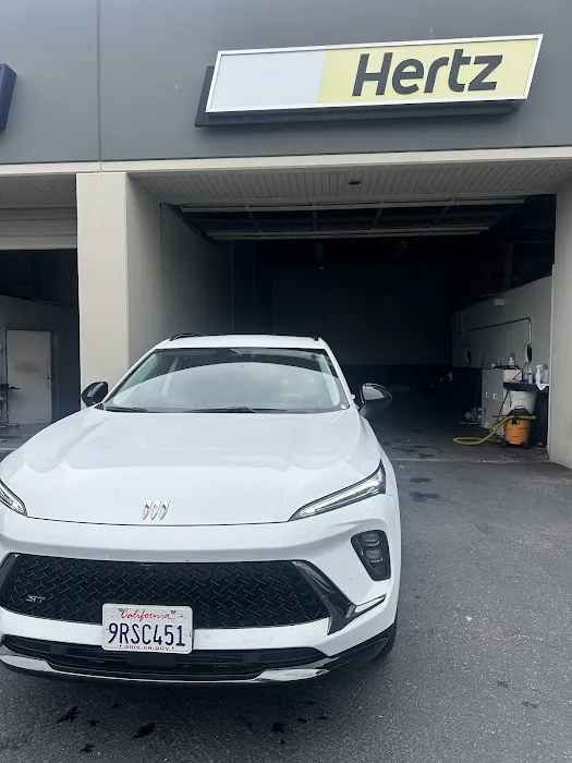 Hertz Car Rental - Irvine - Auto Center Drive Picture 4