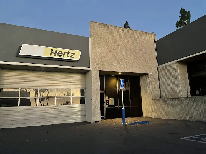 Hertz Car Rental - Irvine - Auto Center Drive Picture 3
