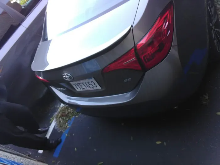 Hertz Car Rental - Irvine - Auto Center Drive Picture 7