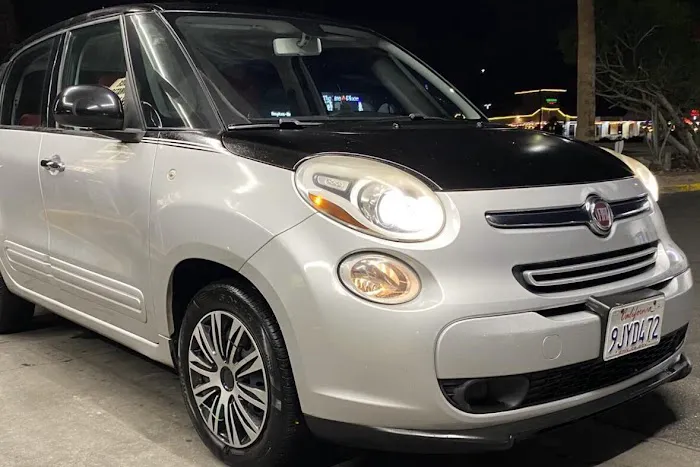 Palm Springs Car Rentals Picture 1