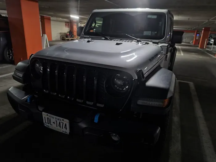 Avis Car Rental Picture 1