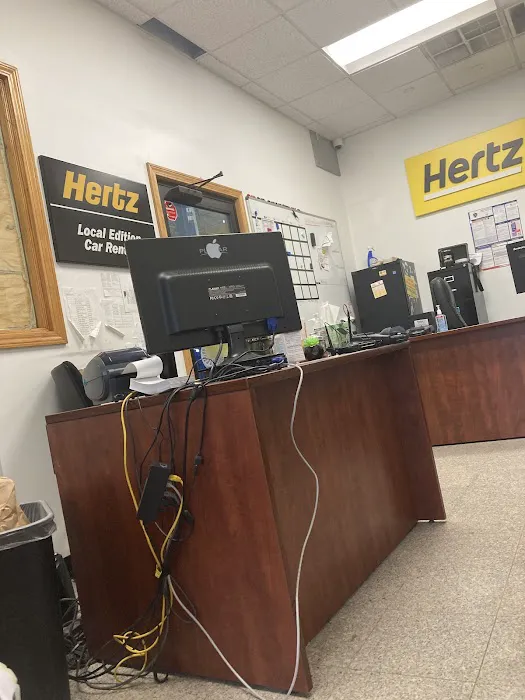 Hertz Car Rental - Dorchester - Freeport Hle Picture 5