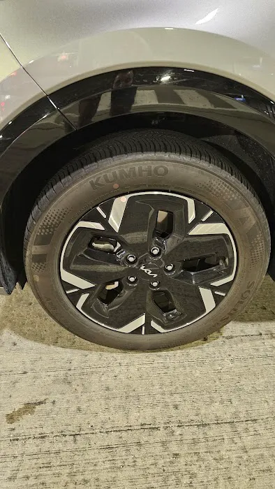Thrifty Car Rental - Boston Logan International Airport Picture 9