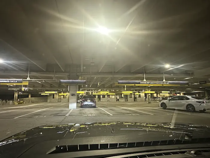 Hertz Car Rental - Boston - Boston Logan International Airport (BOS) Picture 1