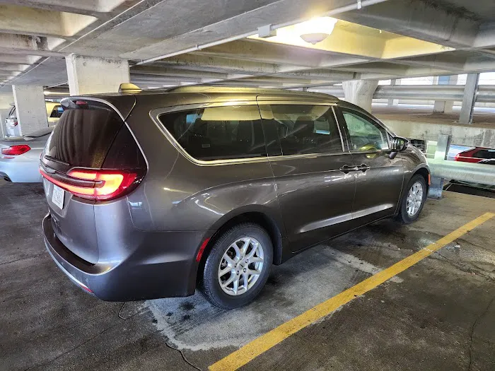 Avis Car Rental Picture 1