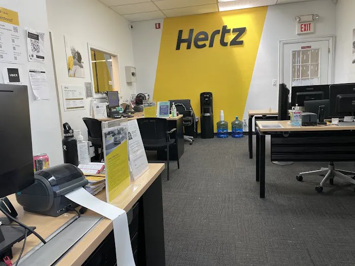 Hertz Car Rental - Malden - Eastern Avenue Picture 3