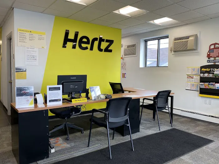 Hertz Car Rental - Revere - Lee Burbank Highway Picture 4