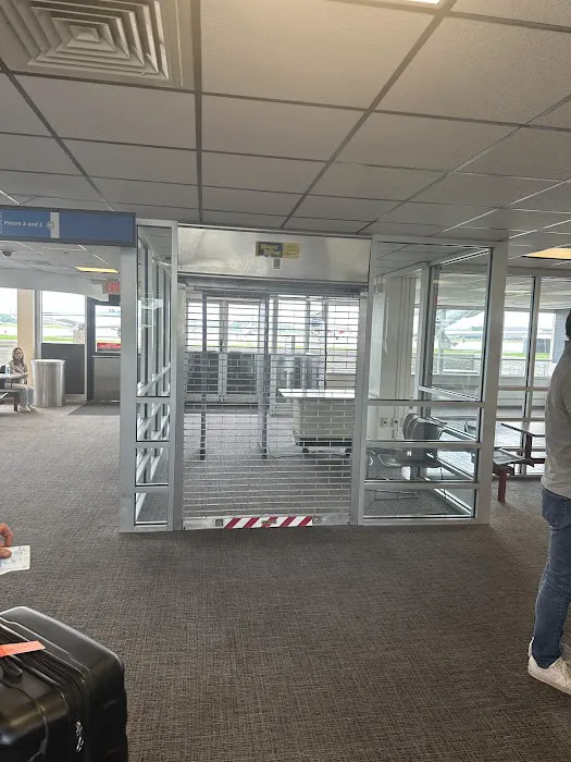 Hertz Car Rental - Bedford - Civil Air Terminal Picture 5