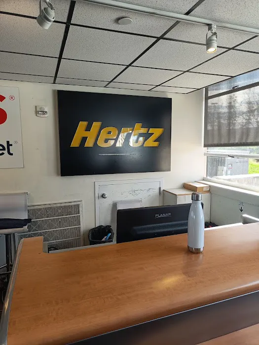 Hertz Car Rental - Bedford - Civil Air Terminal Picture 10